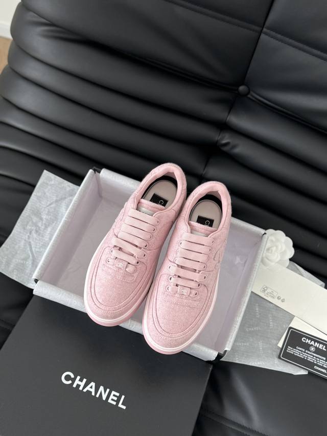 新版面 Chanel 24B新款运动休闲鞋 白色网球sneakers穿搭最近话题热度有点高 这双也来的刚刚好！ 鞋面羊毛与混合纤维 原版双色phylon底 Si